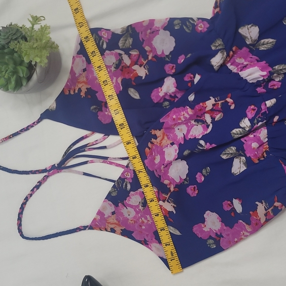 Forever 21 blue floral short romper sz small NWOT - Picture 5 of 9